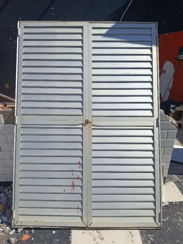 Porta dupla de alumínio 1, 95 x 1,33