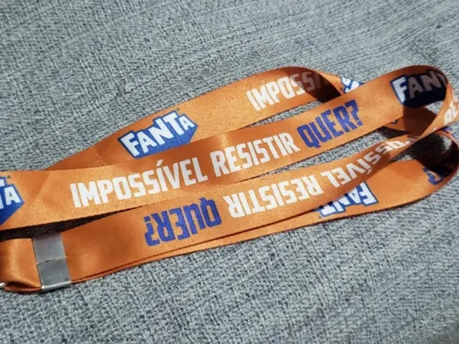 tirante fanta laranja ccxp para crachá chaves - impossível resistir quer?
