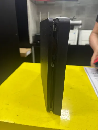 Ps4 slim cuh 2215b