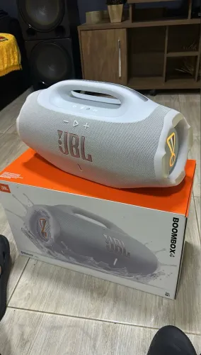 JBL Boombox 4 Branca + case protetora