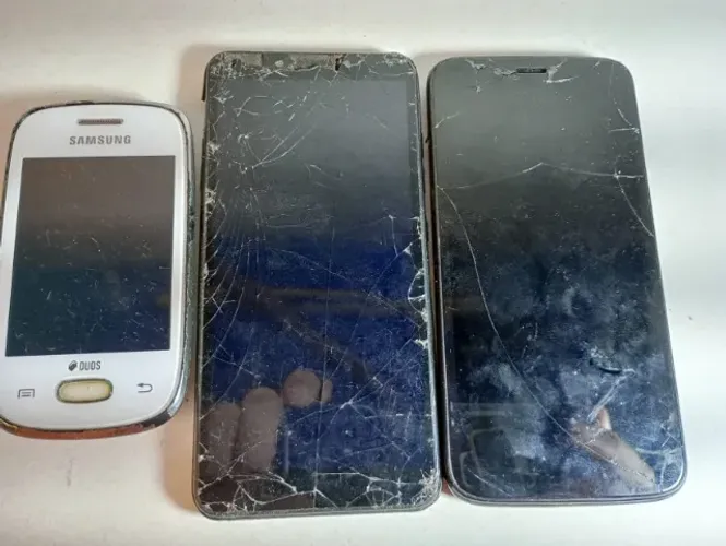 Lote 3 Celulares Sucata (Moto G6 Play + LG + Samsung Duos) - Com Sinais de Vida / Para Peç