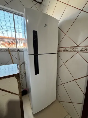 Geladeira 400L Electrolux