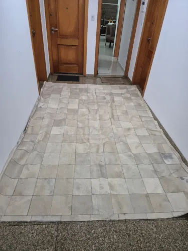 Tapetes em passadeira em couró