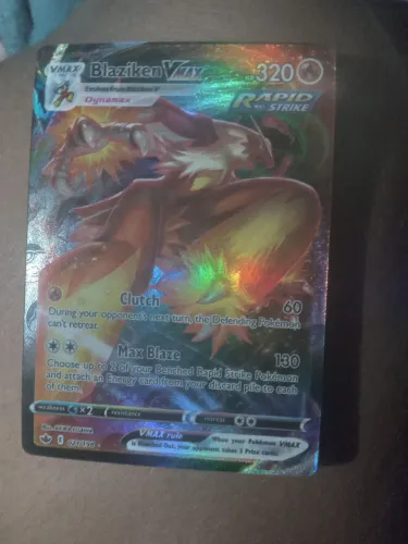 Vendo carta por 25 reais ela e nova aberta agora . E uma BLAZIKEN VMAX