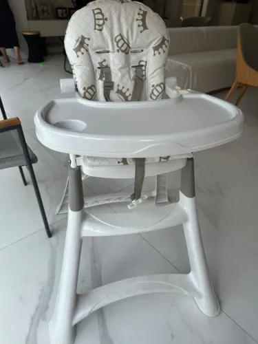 Cadeira de alimentação infantil