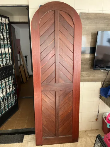 Porta de sucupira maciça 70x210