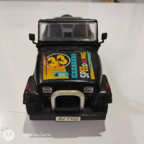 Miniatura de carro Jipe escala 1:24 preto