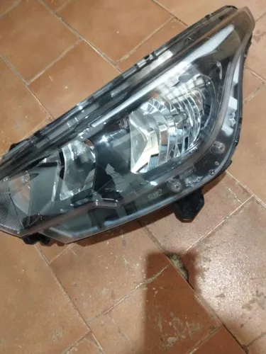 Farol Nissan kics 2018