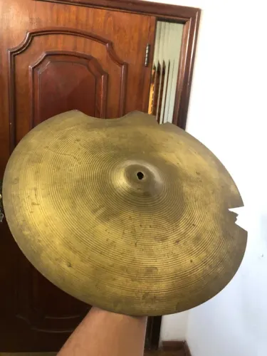 **PraSair** Prato de Bateria anos 2000 Ride 18 ou 20" (ñ sei) detalhes
