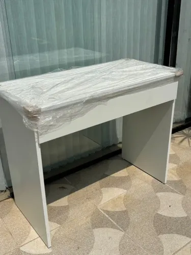 MESA COM GAVETA DE ESCRITÓRIO 