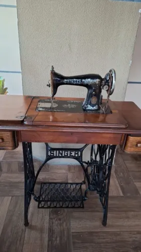 Máquina de Costura Antiga