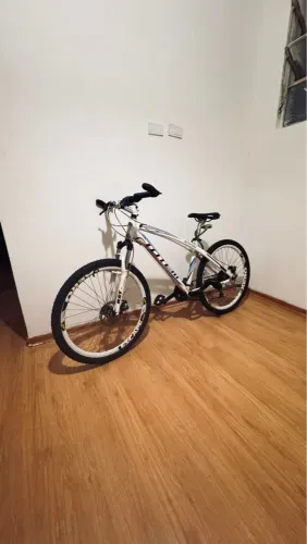 BICICLETA ARO 26 TOTEM ENVOY - ALUMÍNIO