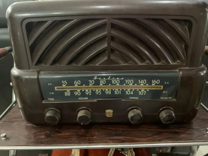 Rádio antigo  Funciona 