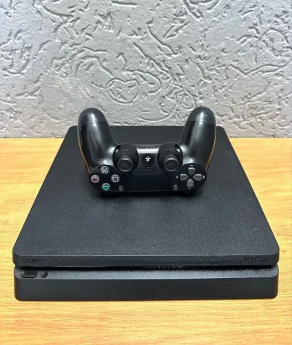 Playstation 4 - 1TB com mais de 30 jogos