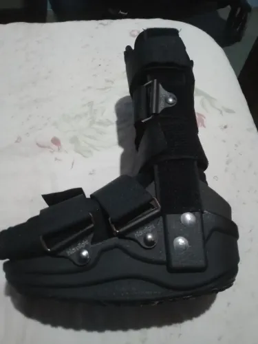 Vendo bota ortopédica infantil, lado esquerdo 