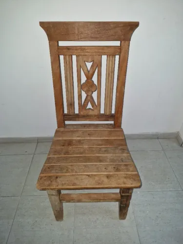 cadeira de madeira rustica