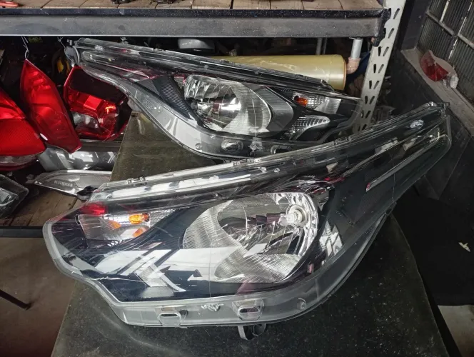 Par De Farol Fiat Strada Nova 2021 A 2024 Sem led Original 
