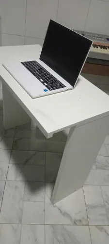 Mesa de escritório simples 