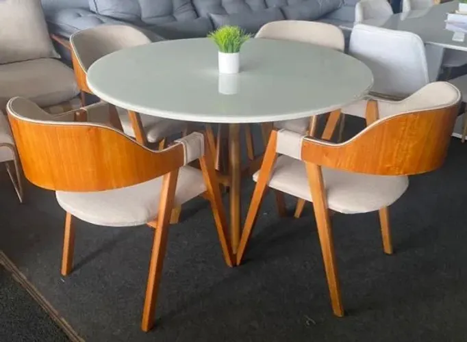 Mesa de jantar 120 diâmetro 4 cadeiras 