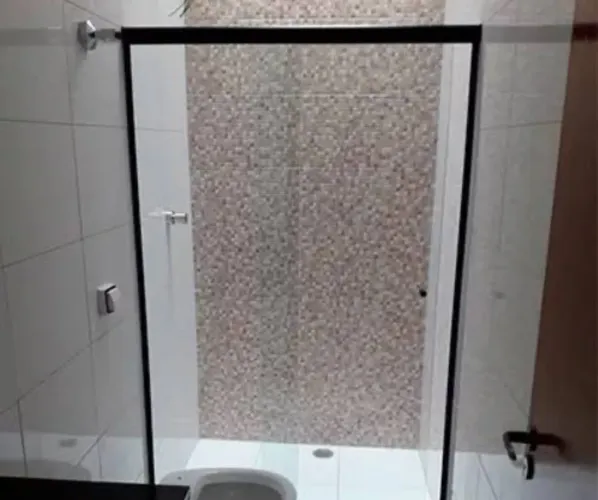 Box , espelho, esquadria em alumínio , guarda corpo , corrimão , janelas, pele de vidro