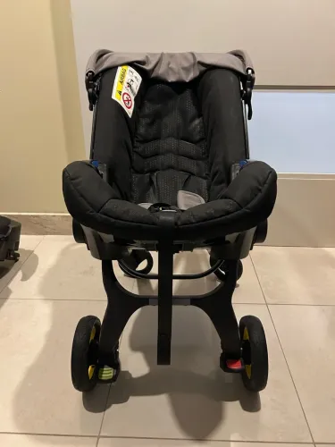 Carrinho e bebê conforto DOONA