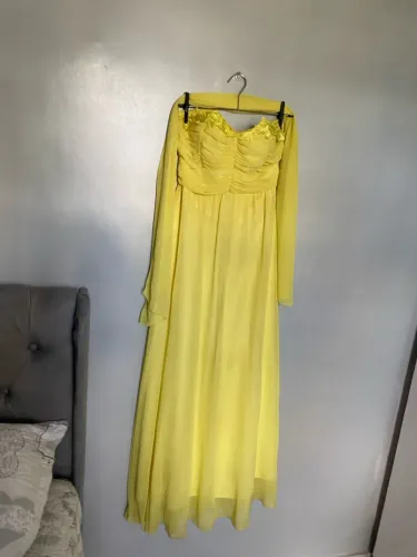 Vestido Longo Amarelo com echarpe- Tamanho M/G 