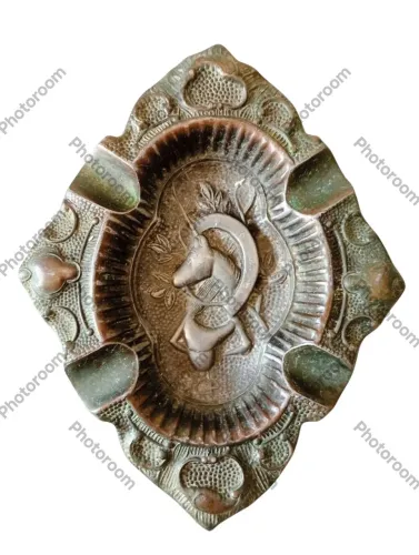 Cinzeiro antigo de estanho com patina de bronze