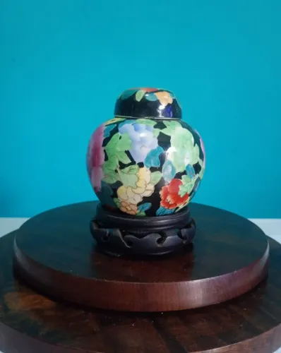 Antigo vaso / potiche com tampa em porcelana chinesa