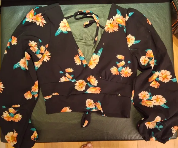 Blusa Floral Manga Longa com Decote V