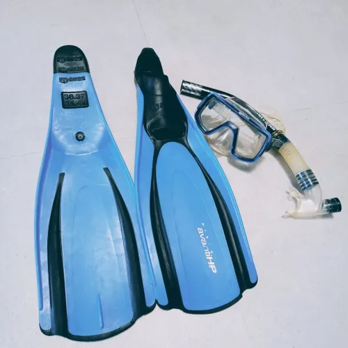 Kit de mergulho marca MARES, nadadeira e máscara
