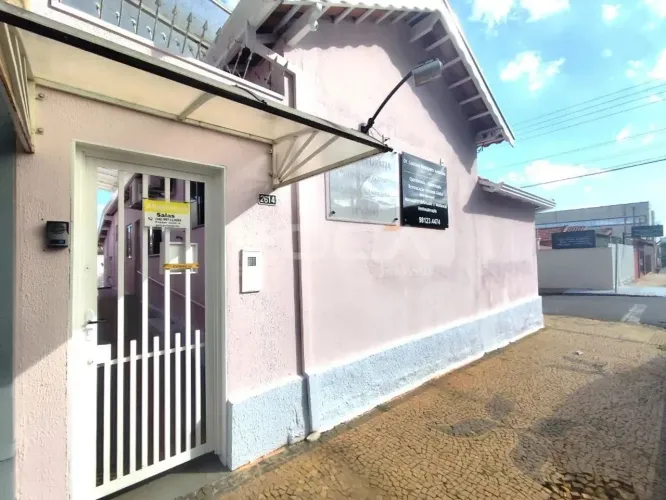 Sala comercial para alugar no Jardim São Carlos, São Carlos - 3 banheiros, cozinha e ar-co