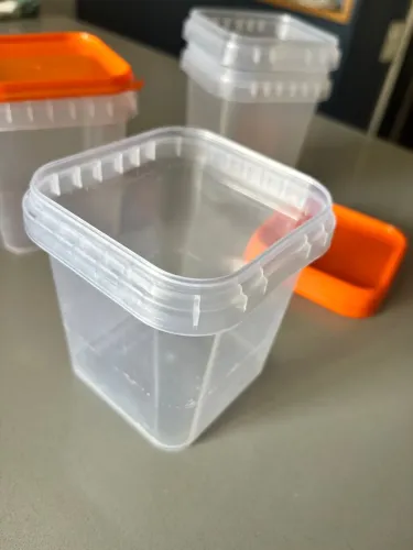 100 Potes plásticos 500 ml quadrado com tampa R$2,50 unit)