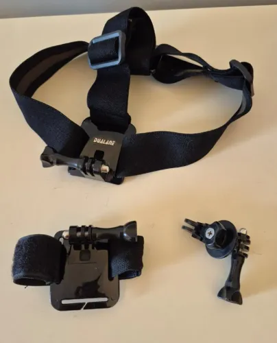 Conjunto de acessórios para câmeras de ação, como as da marca GoPro