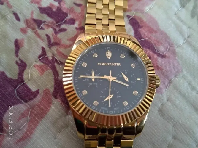Relógio Constantim Dourado - Elegância e Estilo