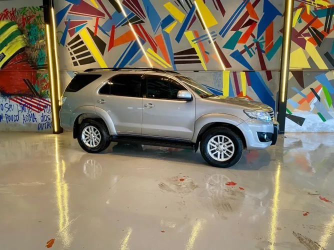 TOYOTA HILUX SW4 SRV TDI DIESEL AUT