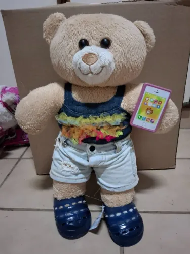 Pelucia Criamigos Urso Com roupas Tenis e Acessorios