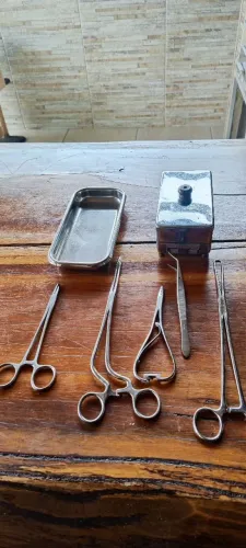 Conjunto de pinças com bandejas 