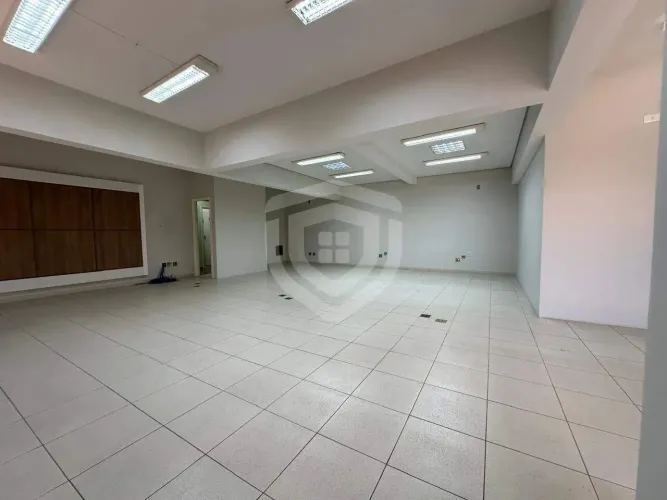 Salão para alugar com 680m² Avenida Duque de Caxias .