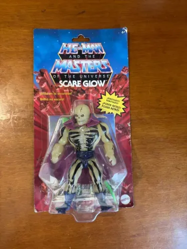 Boneco Scare Glow