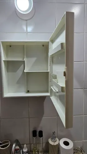 Armário Plástico Banheiro C/ Espelho y detalles 