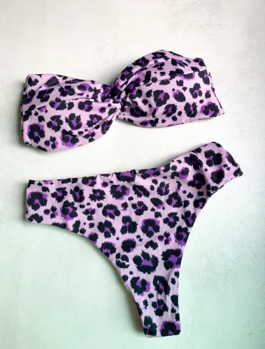 Biquíni asa delta e tomara que caia estampado 