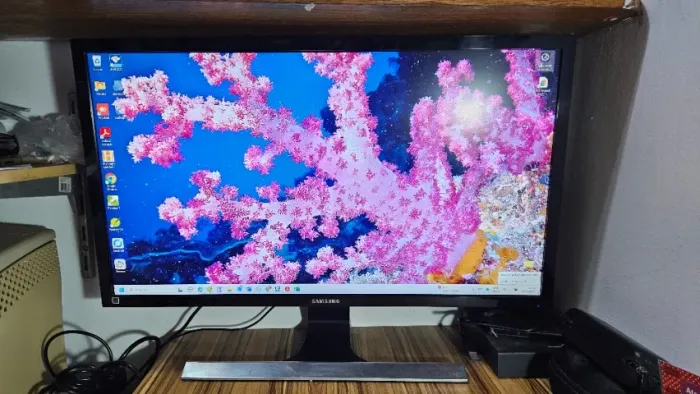 Monitor Samsung 28" LED FreeSync Ultra HD 4K/1ms/DisplayPort - U28E590D - Ótimo estado