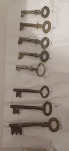 CHAVE ANTIGA DE FERRO MODELO A ESCOLHER PREÇO DE UMA!