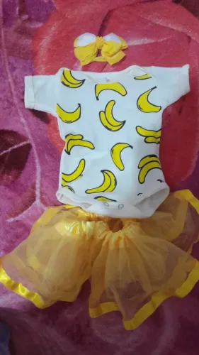 Roupinha pra mes versario de banana pra bebê
