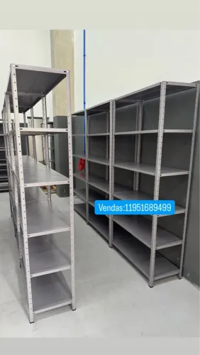 Estantes em aço novas