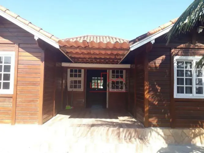 Excelente casa de Madeira com Varanda 3 dormitórios sendo1 suíte à venda, 160 m² por R$ 70