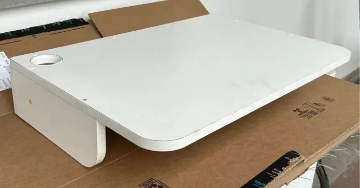 Mesa suspensa para salão
