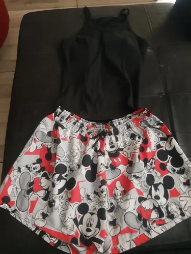Vendo dois conjuntos feminino tamanho único 25 reais cada conjunto