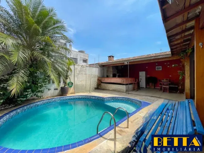 Casa com Piscina