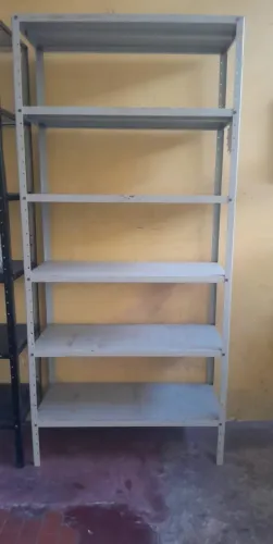 Estante em aço